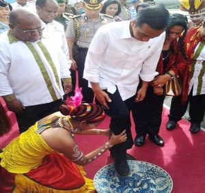 Tiba di Papua, Jokowi Disambut Sejumlah Acara Adat