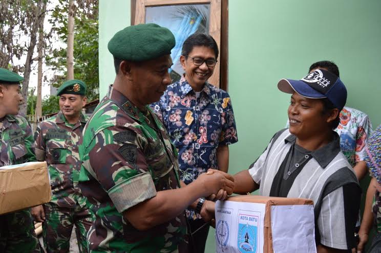 <i>Sudah 13 Tahun Rumah Saya Gunakan Gedeg, Terima Kasih TNI dan Pemkot Batu...</i>