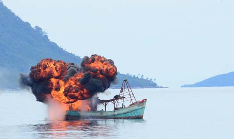 TNI Tak Bisa Langsung Tenggelamkan Kapal Pencuri Ikan