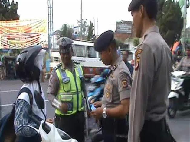 Polisi Tilang Ratusan Motor Pelajar di Tasik