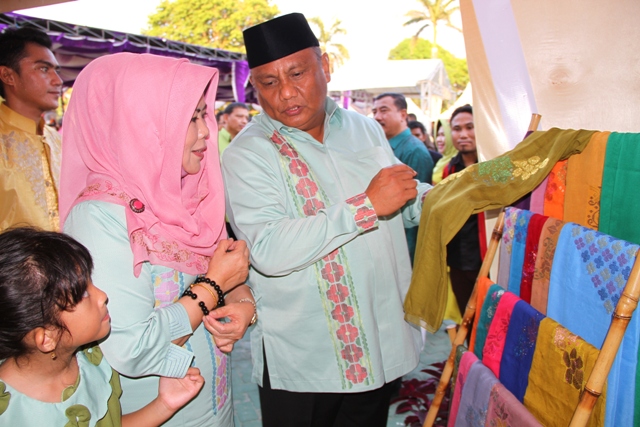 Rusli Habibie Serahkan Hibah Tanah ke Menkumham