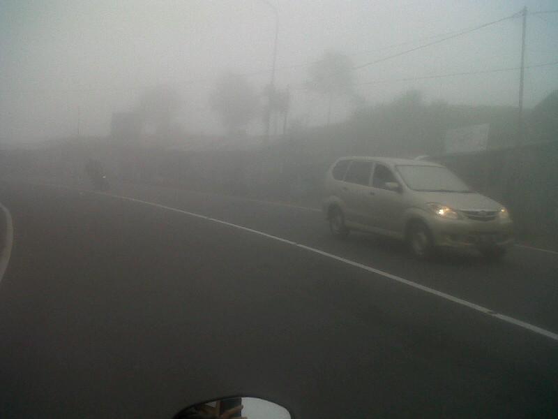 Waspada, Kawasan puncak Diselimuti Kabut Tebal