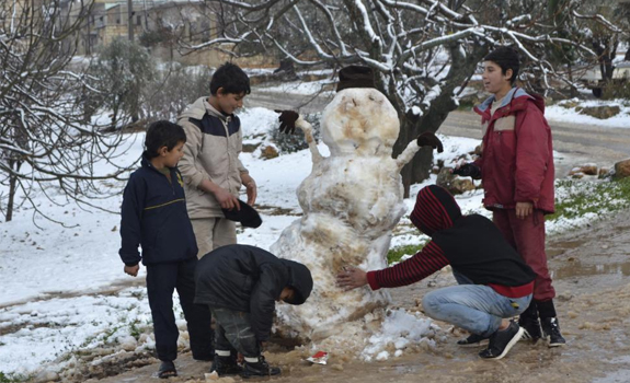 Bermain Bola Salju di Suriah