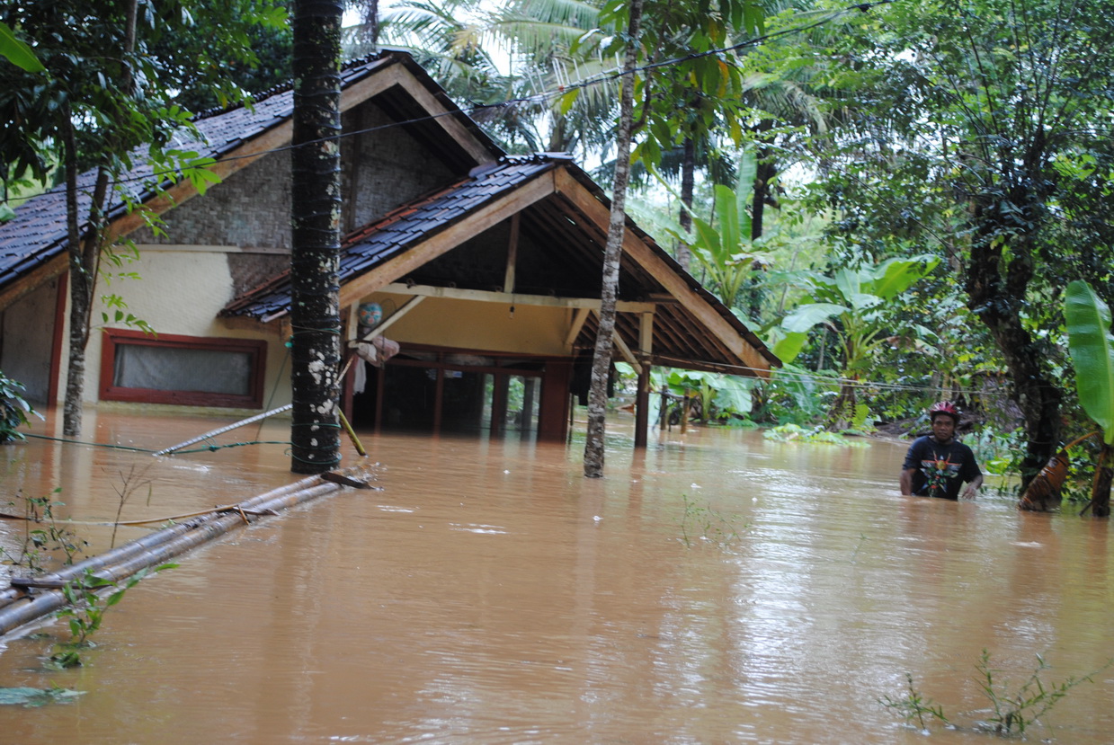 Antisipasi Banjir dan Longsor, Menteri Marwan Imbau Kades Siaga Bencana