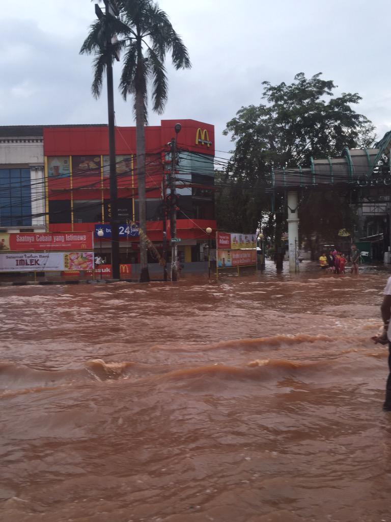 Jakarta Masih Dikepung Banjir Cuaca Di Kelapa Gading Berawan