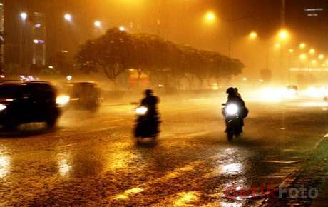 Waspada Banjir, Jakarta Kembali Diguyur Hujan Deras