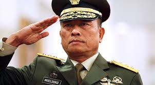 Panglima TNI Tanam Pohon Kemiri di Perbatasan Kalbar