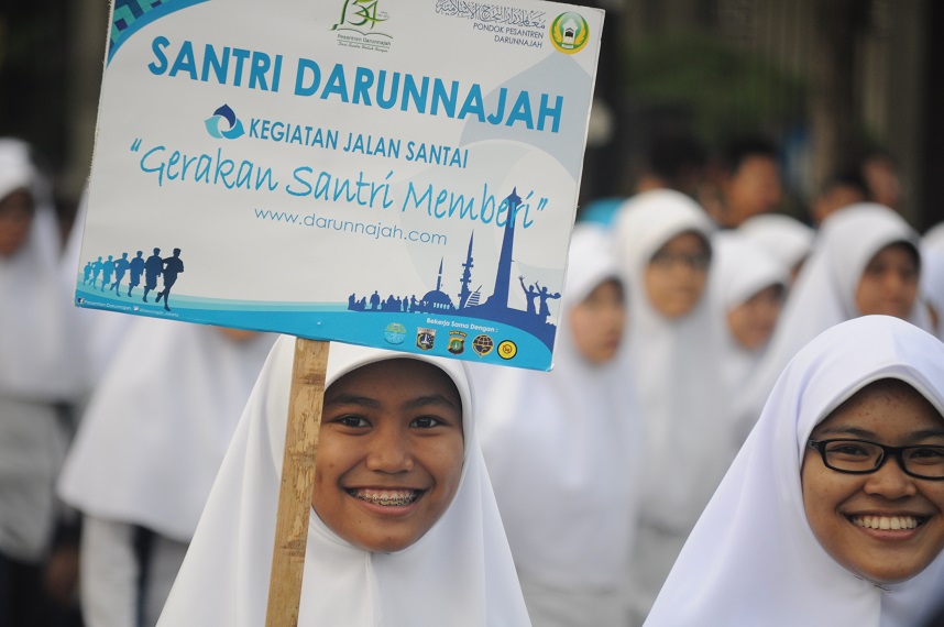 Milai ke-54 Tahun Darunnajah, Hidayat Nur Wahid Resmikan "Gerakan Santri Memberi"