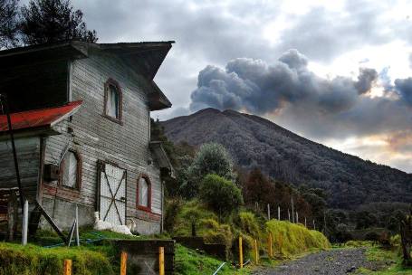 Pasca Gunung Meletus, Bandara Utama Kosta Rika Ditutup