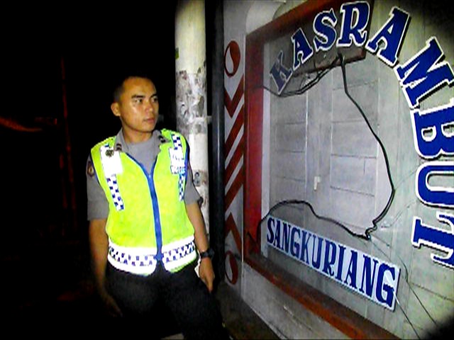 Geng Motor Acak-acak Pangkas Rambut