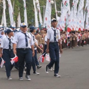 Ribuan Pelajar Bandung Kibarkan Bendera Sambut Delegasi KAA