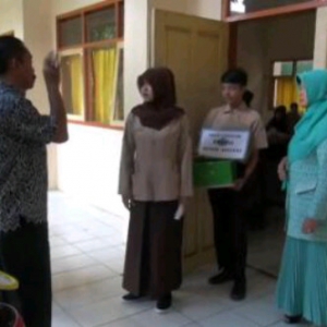 Ratusan Siswa SMA Galang Bantuan Dana untuk Nenek Asyani