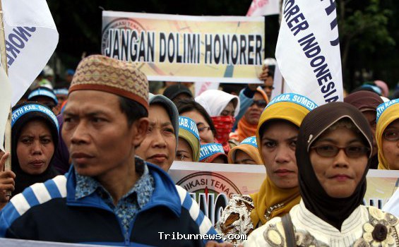 Ratusan Guru Honor Daerah Galau