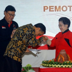 Megawati Lebih Pantas jadi Ketum Ketimbang Jokowi, Ini Alasannya