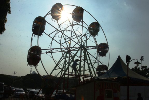 Pasang Lampu Bianglala