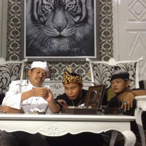 Narji Cagur Dibuat Terpingkal-pingkal oleh Bupati Dedi