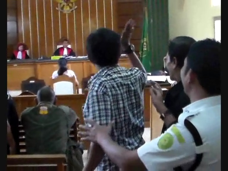 Ricuh, Sidang Kasus Penipuan, Hakim Ketua Dicaci Maki Pengunjung