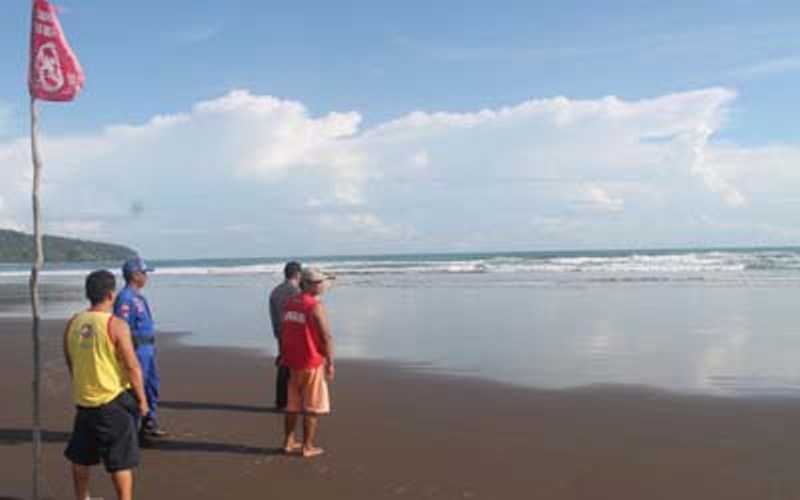 Seorang Pemuda Hilang Saat Asyik Berenang di Pantai Pangandaran