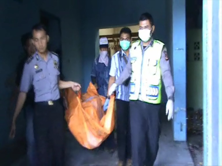 Disangka Bau Bangkai Ternyata Mayat Membusuk di Dalam Gudang