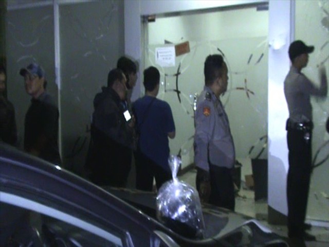 Ormas Rusak Kantor BCA Finance Tasik