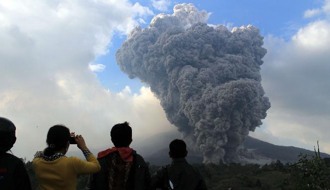 Pemerintah Harus Tahu, Inilah Penyebab Pengungsi Sinabung Tetap Nekat Masuk Zona Merah