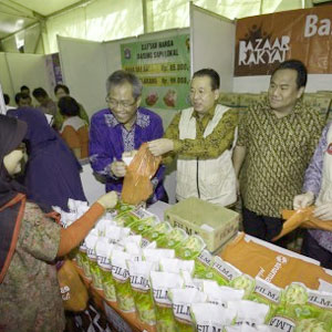 Jam Istirahat, PNS Turun Borong Barang