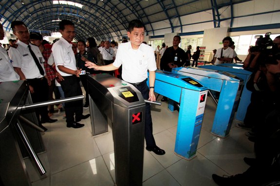 Senayan Kasih Jempol ke Menteri Jonan atas Suksesnya Arus Mudik