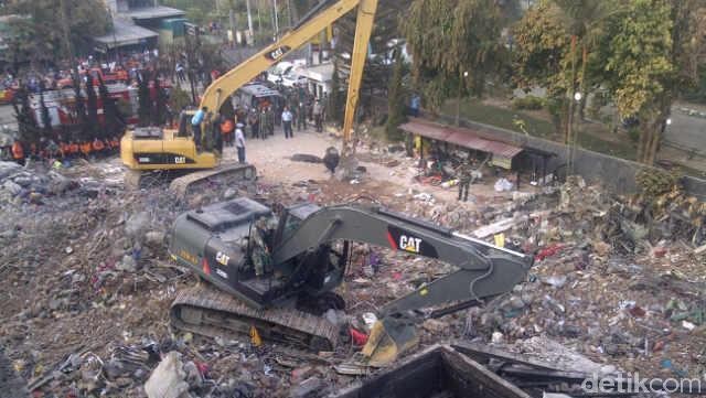 Warga Masih Datangi Lokasi Jatuhnya Hercules C-130