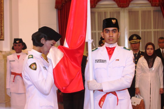 Cium Bendera Merah Putih