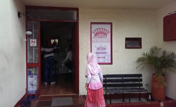 Memasuki Masjid Bogota