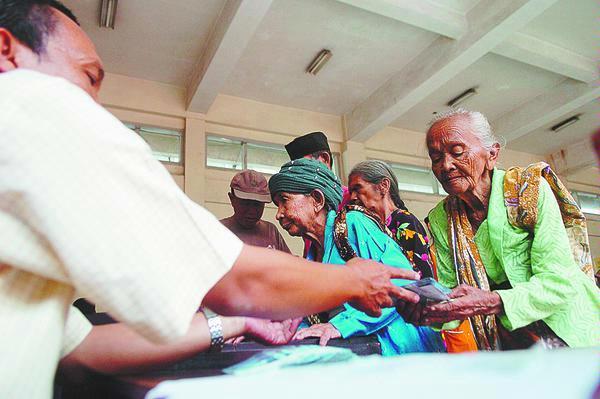 SBY Usul Jokowi Lanjutkan Program BLT