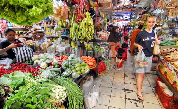 Paket Kebijakan Ekonomi Berpotensi Sudutkan Pasar Tradisional