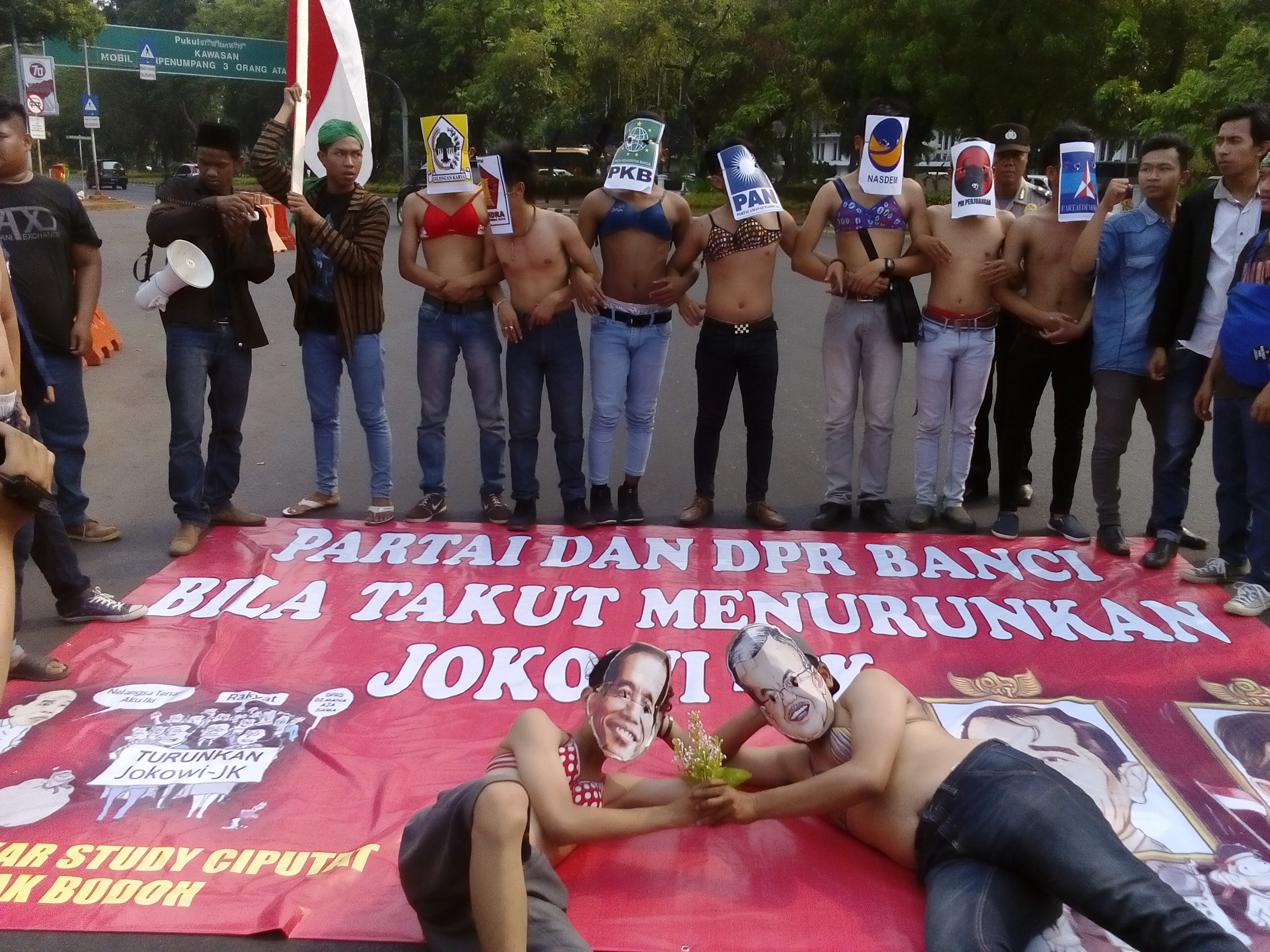 Banci Takut Turunkan Jokowi