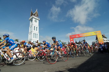 Tour de Singkarak Terbukti Mampu Genjot Jumlah Wisman ke Sumbar