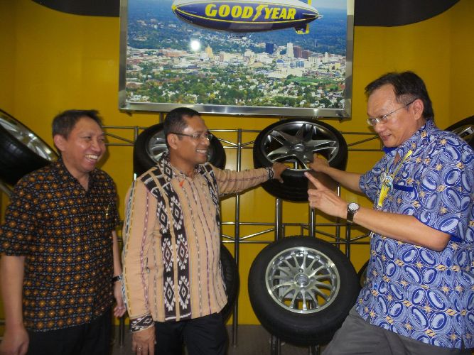 Selain Perkuat Industri Ban, Ekspansi ke Hulu juga Tingkatkan Kesejahteraan Petani