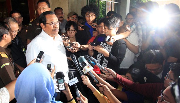 KPK juga Harus Periksa Jaksa Agung<i>!</i>