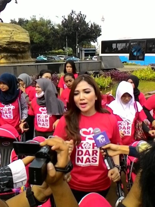 Tuntut Fasilitas Untuk Perempuan dan Anak, PSI Gelar Aksi Dorong <i>Baby Stroller</i>