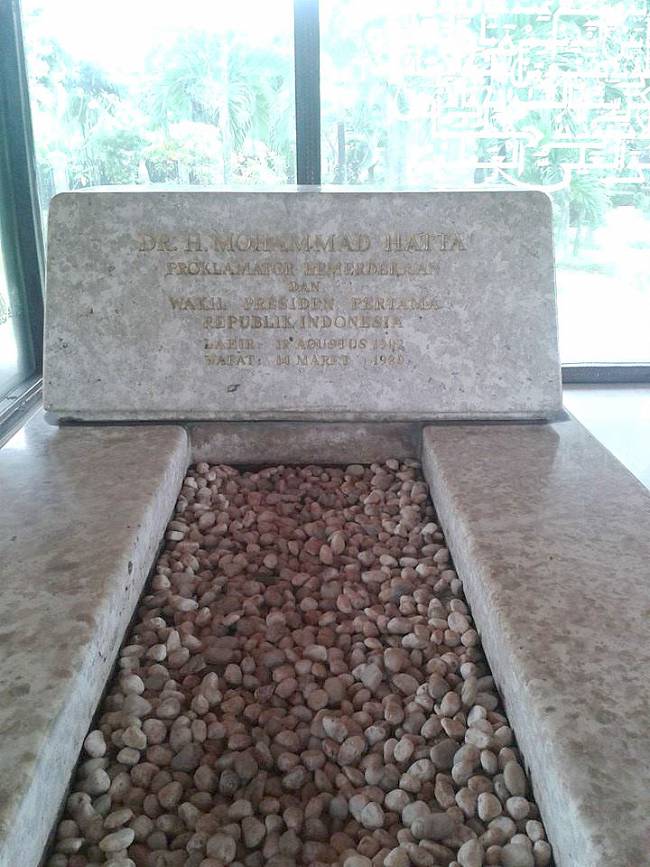 Pemuda Perindo Tabur Bunga di Makam Bung Hatta dan Aktivis Trisakti