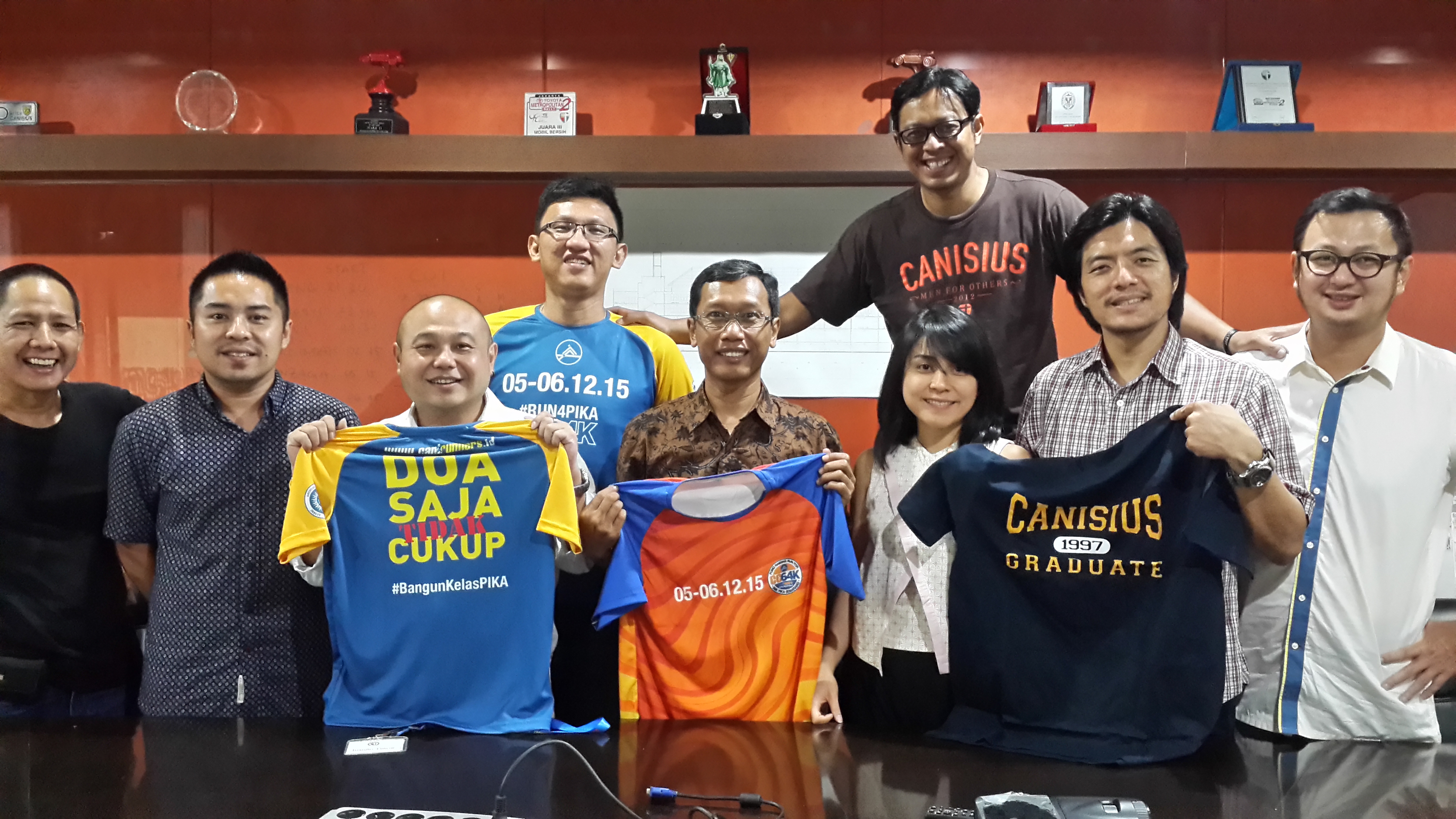 Canirunners Galang Dana Pendidikan Lewat Lari Ekstrim Keliling Jakarta