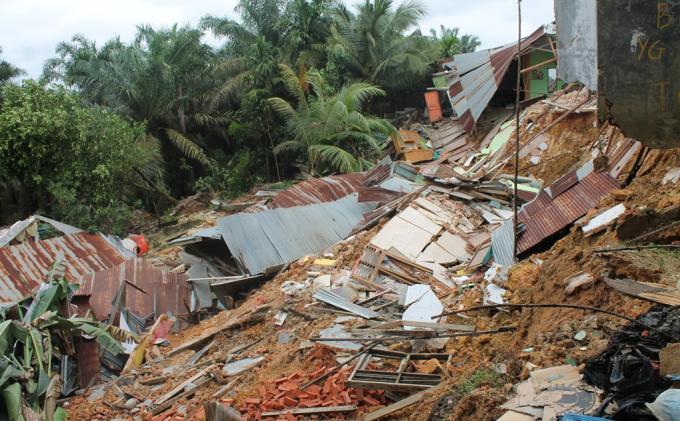 Hujan Deras Mengakibatkan Longsor di Pasaman, Dua Orang Tewas