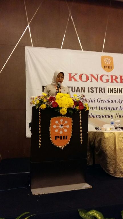 Ketum Istri Insinyur: Kita Harus Belajar Dari Ibu Fatmawati, Ainun, Dan Iriana