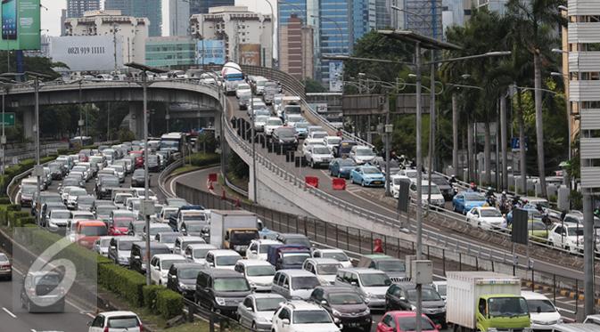 Gubernur Aher: Masyarakat Tak Usah Memaksakan Pergi Liburan