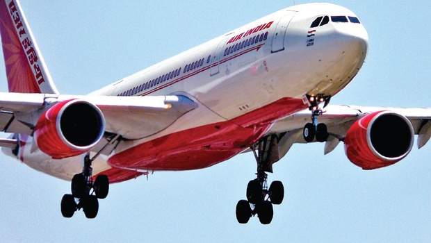 Teknisi Pesawat Tewas Tersedot Mesin Jet