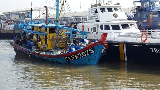 Kapal Malaysia Ditangkap Di Perairan Selat Malaka