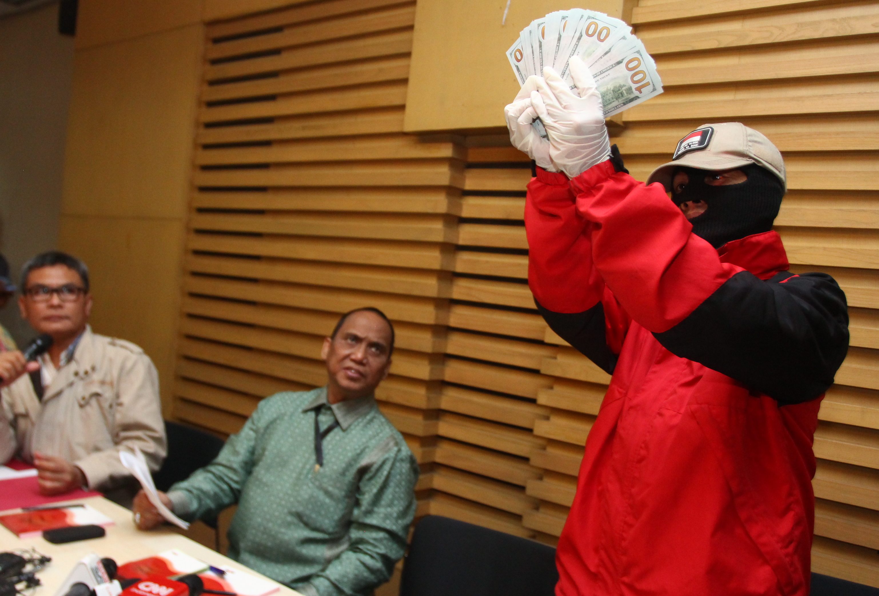 Barang Bukti Kasus Bank Banten