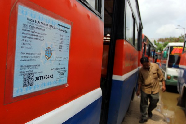 Metro Mini dan Kopaja Bermasalah Dikandangkan
