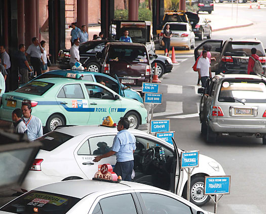 AP II Diminta Audit Layanan Taksi Sebelum Berlakukan FIFO