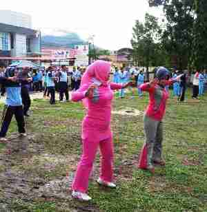 Senam Aerobik Untuk Hilangkan Sekat Antara Keluarga TNI-Polri
