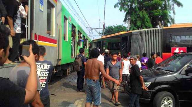 Palang Nggak Nutup Rapat, Banyak Yang Nekat Nerobos