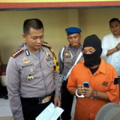 Abeng Ngaku Hanya Iseng Kirim SMS Teror